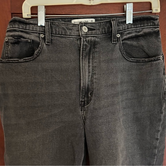Abercrombie Ultra High Rise Ankle Straight Jeans - size 30 LONG - Picture 3 of 6